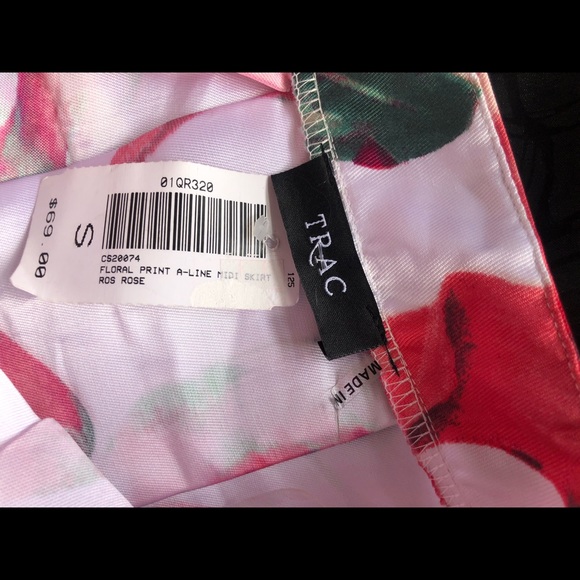 NWT Floral flared out skirt by Trac size S - Picture 3 of 4